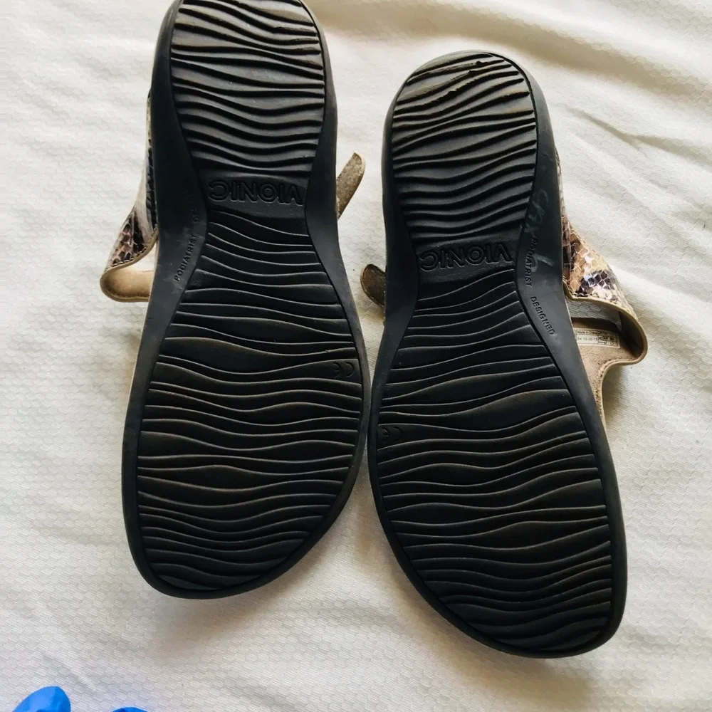 Vionic stylish snake